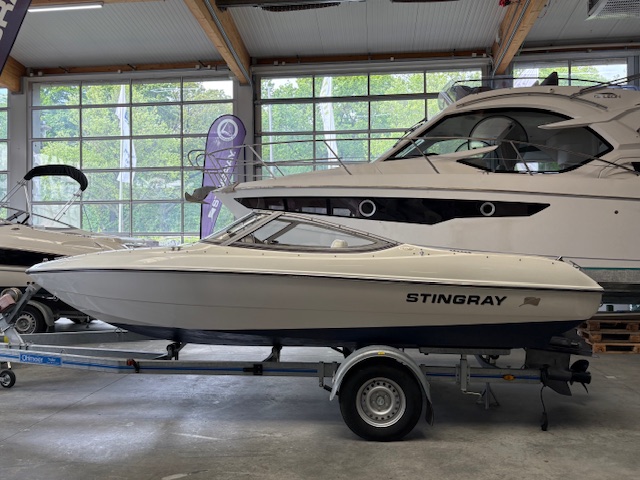 Stingray 180 RX Bowrider