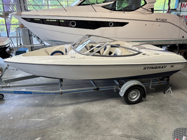 Stingray 180 RX Bowrider