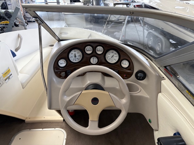 Stingray 180 RX Bowrider